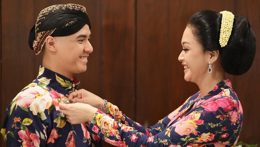 Al Ghazali Salat di Ruang Tamu, Rumah Mewah Maia Estianty Disorot