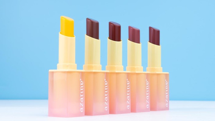 img-title Sunscreen untuk Bibir, Azarine Luncurkan Glowkiss Sunscreen Lip Balm SPF 35 PA+++