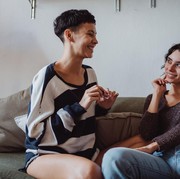 4 Ciri-Ciri Seorang Introvert saat Mengobrol, Ada yang Relate Denganmu?