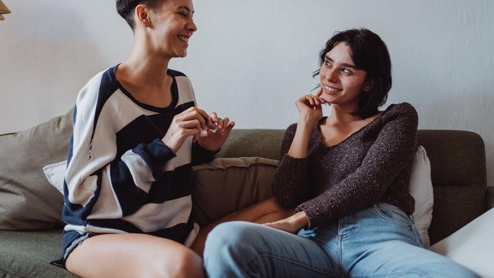 4 Ciri-Ciri Seorang Introvert saat Mengobrol, Ada yang Relate Denganmu?