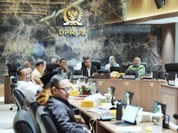 Pimpinan DPR Rapat Bareng Menkum, Mendagri, hingga Ketua KPU Bahas Putusan MK