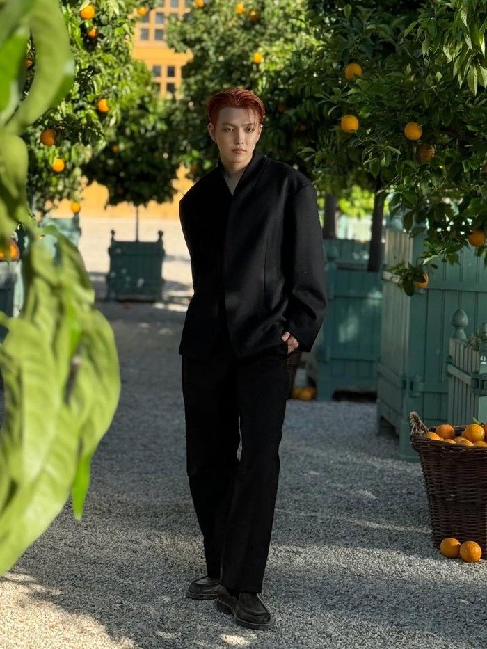 Pada Minggu, (29/6/2025) lalu, salah satu anggota boy group ATEEZ yakni Hongjoong menghadiri Jacquemus show di Paris Men's Fashion Week./ Foto: instagram.com/no1likeme8_8