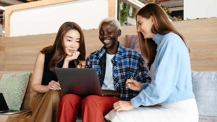 5 Kalimat yang Diucap Orang Introvert yang Bikin Mereka Sukses, Kamu Termasuk?