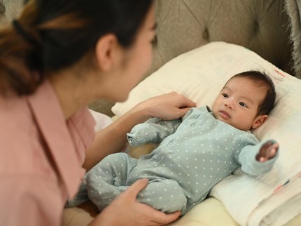Kenali Pola Tidur Bayi 2 Bulan dan Membentuknya agar Ideal