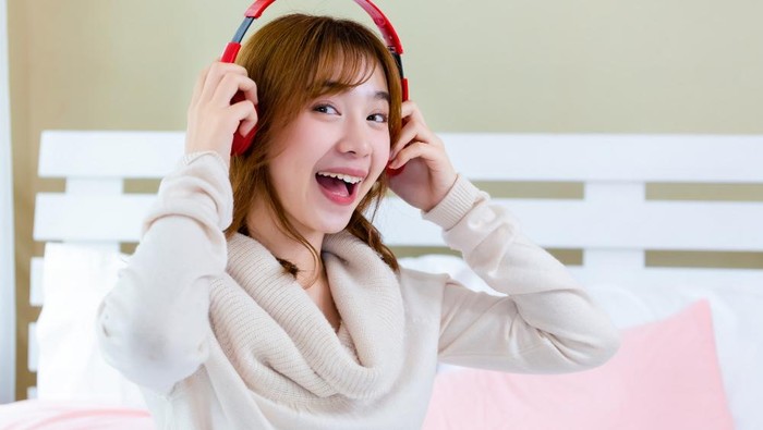 img-title Suka Mendengarkan Lagu yang Sama Berulang Kali? Ternyata Bisa Tunjukkan Kepribadian, Lho!