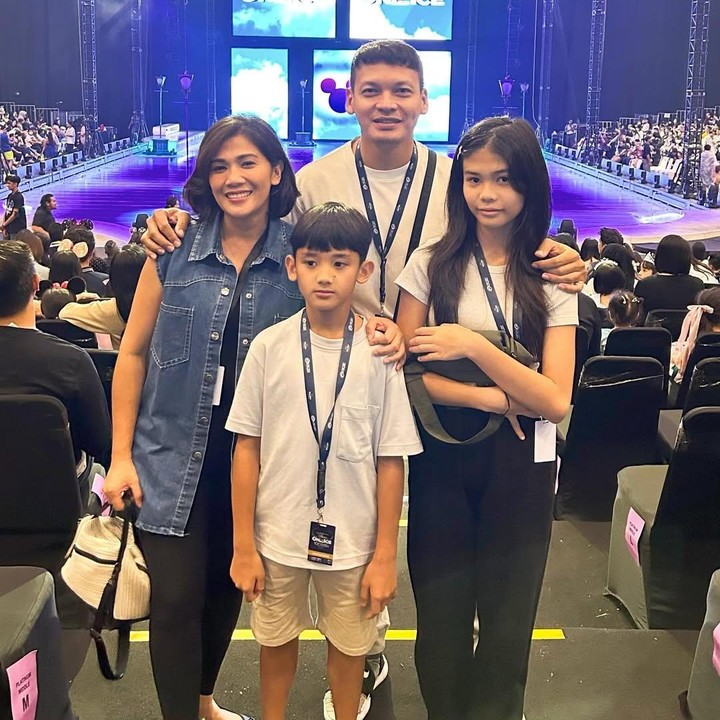 <p>Anak pertama Ben, Benaya Maika Rompies, yang lahir pada 2012, sebentar lagi berulang tahun ke-13. Sementara itu, anak keduanya Ben Caleb lahir pada 2013. (Foto: Instagram @benjoshua_r/ @elsapasaka_r)</p>