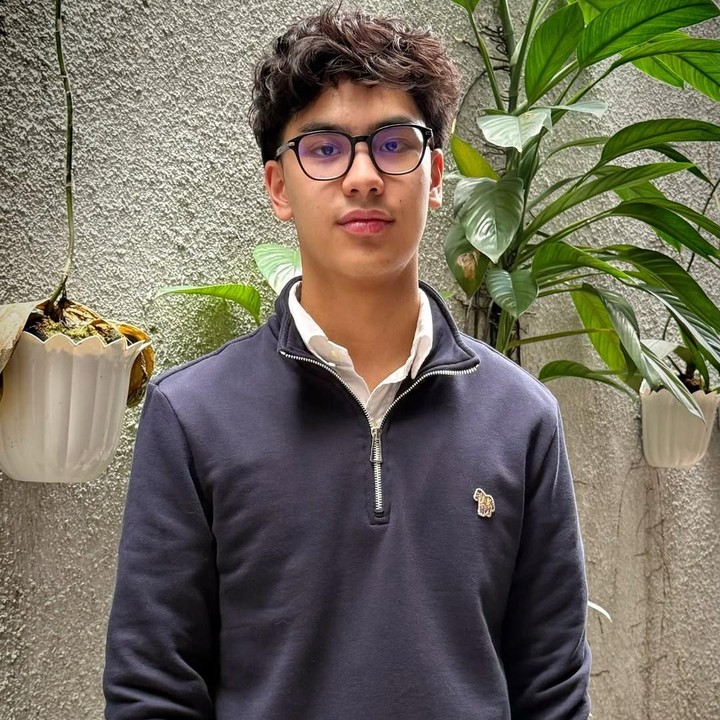 <p>Namun, kini Khayru telah tumbuh menjadi remaja tampan yang tengah sibuk menjalani kuliah di Australia. Ia diketahui terdaftar sebagai mahasiswa Monash University, lho, Bunda.&nbsp;(Foto: Instagram: @gunawan_sudrajat_real)</p>