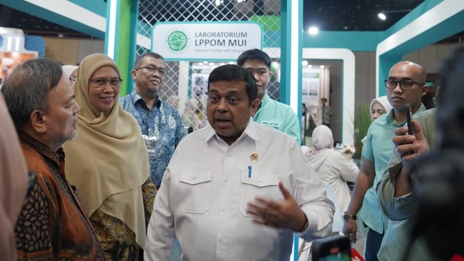Dalam upaya mengakselerasi setifikasi halal, sinergi pemerintah dan pelaku usaha penting untuk mencapai target tujuh juta produk bersertifikat halal.