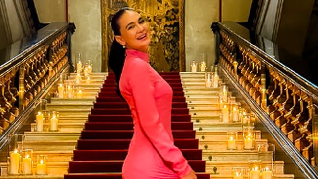 Tak Mau Ketinggalan, Luna Maya Ikut Tren Aura Farming Ala Penari Pacu Jalur