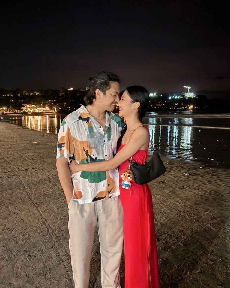 Mikha Tambayong dan Deva Mahenra Mikha Tambayong dan Deva Mahenra