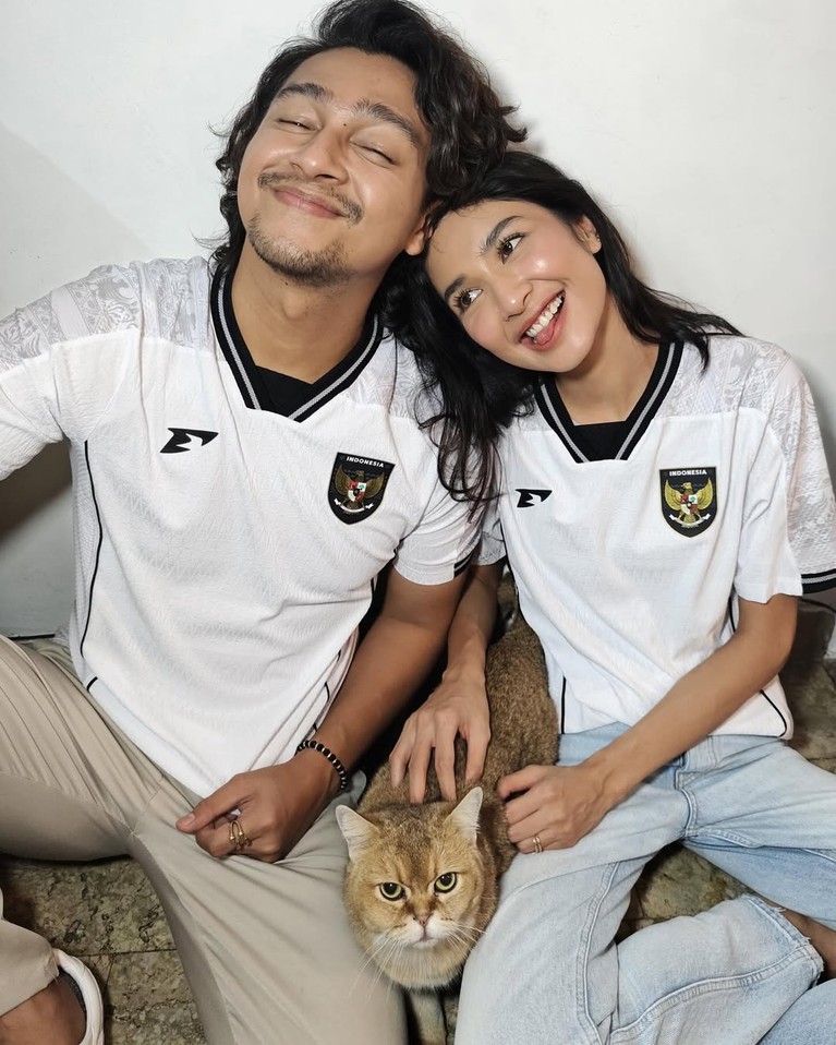 Mikha Tambayong dan Deva Mahenra Mikha Tambayong dan Deva Mahenra