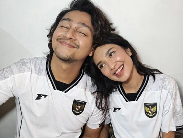 img-title Deva Mahenra & Mikha Tambayong Hadapi Perbedaan, Ini 7 Potret Harmonisnya Selama Menikah