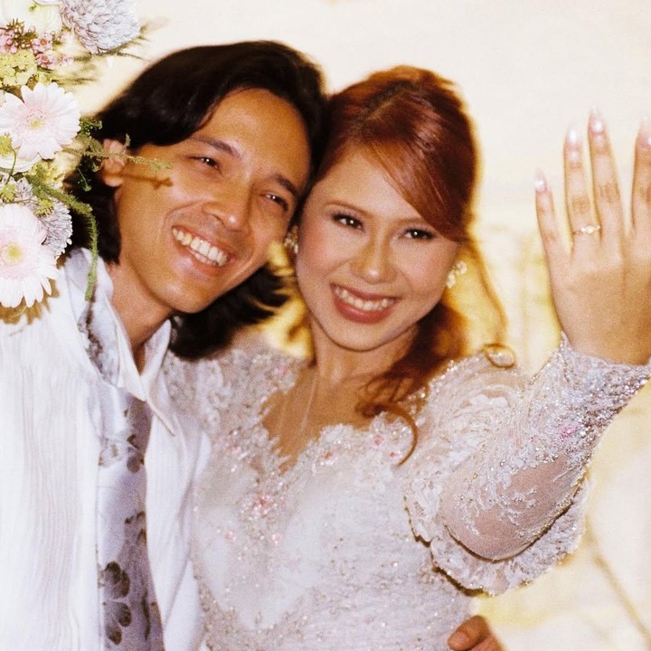 <p>Penyanyi Nadin Amizah dan kekasihnya Faishal Tanjung baru saja menggelar acara lamaran. Acara ini berlangsung tertutup, hanya dihadiri oleh keluarga dan kerabat dekat keduanya. (Foto: Instagram @cakecaine)</p>