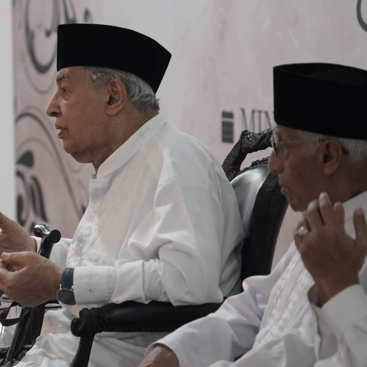 <p>Salah satu yang hadir di acara ini adalah ayahanda Najwa Shihab, yakni cendekiawan Muslim Indonesia Muhammad Quraish Shihab. Sang ulama selalu hadir mendampingi Najwa sejak suami putrinya itu meninggal dunia. (Foto: Instagram @najwashihab)</p>