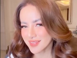 Pesona Olla Ramlan Before-After Makeup, Sama-sama Dipuji Cantik