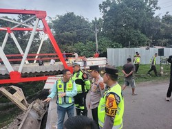 4 Truk Terjebak dan 4 Orang Terluka Gara-gara Jembatan di Sumsel Ambruk