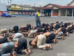 47 Remaja di Kediri Diamankan gegara Nongkrong Bawa Double Stick
