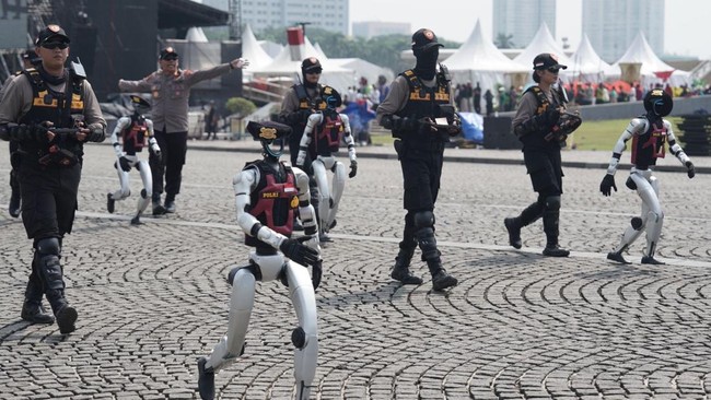 Sebanyak 5.888 personel gabungan dikerahkan untuk mengamankan HUT ke-79 Polri di Monas. Masyarakat diimbau menggunakan jalur alternatif.