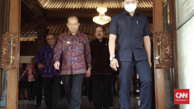 Gubernur Bali I Wayan Koster buka suara soal usul dari sejumlah anggota DPRD Bali soal legalisasi tajen atau sabung ayam.