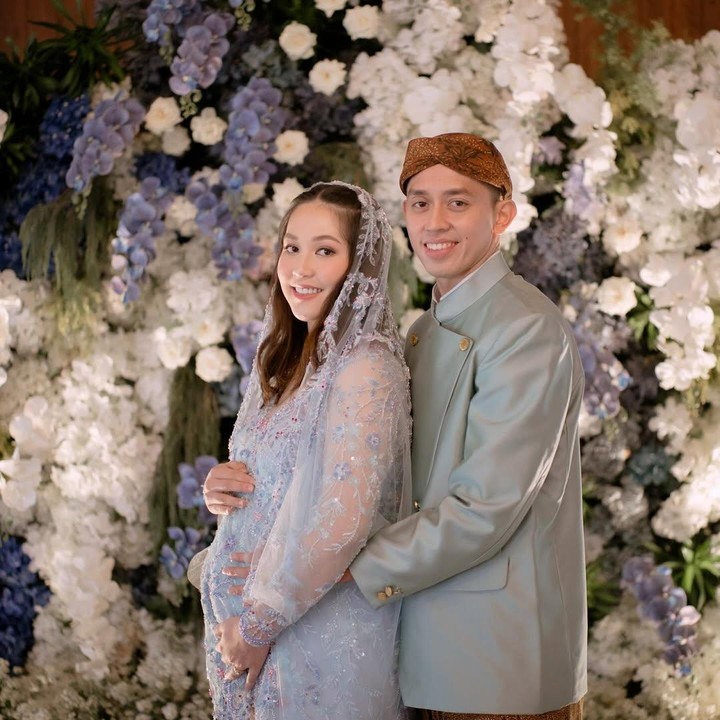 <p>Pasangan pebulu Tangkis Ribka Sugiarto dan Rian Ardianto baru saja menggelar acara taysakuran dan mitoni kehamilan anak pertama mereka. Foto: Instagram. "Tasyakuran&amp;mitoni 7 bulanan bby gemoy, #masyaallahtabarakallah," tulis Ribka pada akunnya.&nbsp;Foto: Instagram @ribkasugiarto</p>