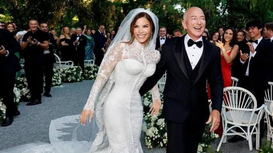 Siapakah Lauren Sanchez? Penyiar dan Pilot yang Menikah dengan Jeff Bezos