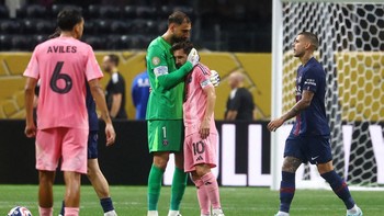 FOTO: Lionel Messi Beraksi, Berlari, dan Terhenti