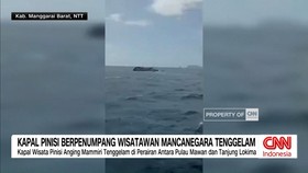 VIDEO: Kapal Pinisi Berpenumpang Wisman Tenggelam di Labuan Bajo