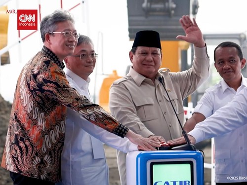 VIDEO: Prabowo Resmikan Proyek Industri Baterai Listrik di Karawang
