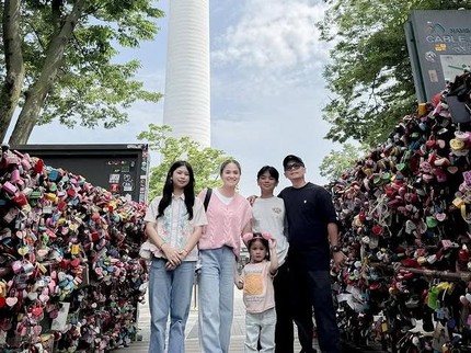 Keseruan Wendi Cagur dan Keluarga Liburan di Korea Selatan, Ini 5 Potretnya