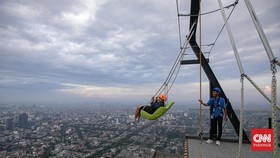 FOTO: Dari Atas Gedung Tertinggi Indonesia, Memandang Kota Jakarta 