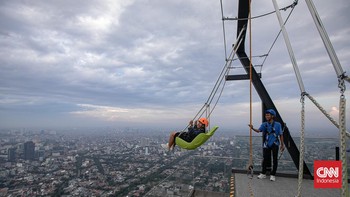 FOTO: Dari Atas Gedung Tertinggi Indonesia, Memandang Kota Jakarta