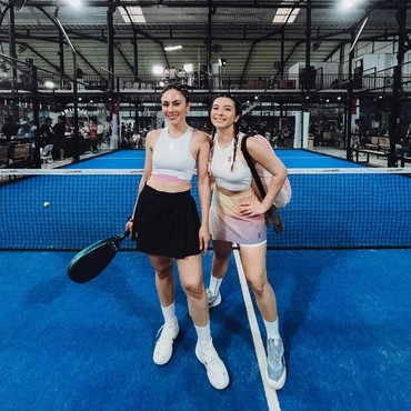 Wulan Guritno & Shaloom Ikut Turnamen Padel, Ini 7 Gaya Kompak Ibu & Anak Goals!