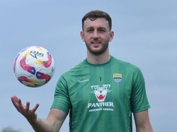 Kiper Baru Persib Adam Przybek Jalani Latihan Perdana