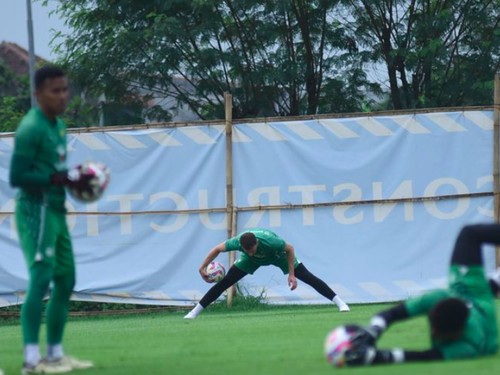 Usai Muncul di Bioskop, Kiper Baru Persib Gabung Latihan