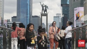 FOTO: Liburan Menikmati Jakarta di Anjungan Halte Bundaran HI