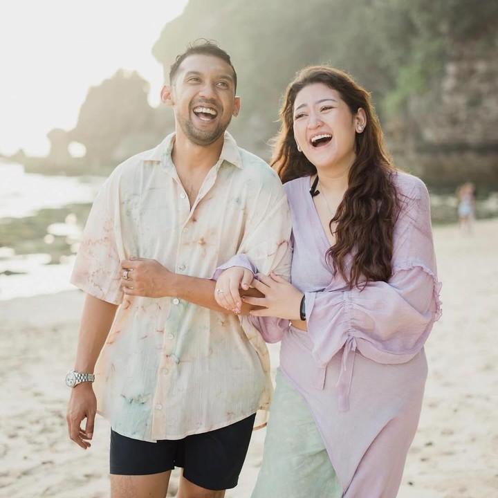 <p>Danvy Rukmana yang kini sudah berusia 32 tahun diketahui telah menikah dengan pria bernama Ajie Sulistyo Dwi Putra Maryulis. Keduanya menikah pada tahun 2018 dan telah dikaruniai dua anak. (Foto: Instagram @djorghisultan/ @hapsarianissa29/ @danvysrukmana)</p>