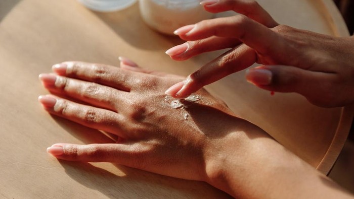 Orang-orang di Monako tidak pernah melupakan menggunakan sunscreen, karena kulit yang terlindungi dan sehat adalah poin utama untuk awet muda.