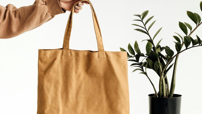 Punya Tote Bag Bekas? Coba 5 Ide Upcycling Ini Biar Nggak Terbuang Sia-sia