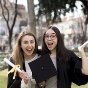 BeauPicks: 5 Rekomendasi Kado Wisuda Anti Mainstream untuk Sahabat, Mulai Rp25 Ribuan!