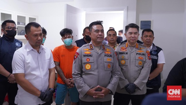 Polda Sumatera Utara membongkar keberadaan pabrik rumahan pembuat liquid vape ilegal yang mengandung narkotika di Medan.