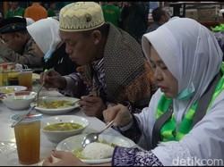 Soto Lamongan Jadi Sajian Spesial Sambut Kepulangan Jemaah Haji