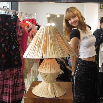 Tuai Pujian, Lisa BLACKPINK Preloved Koleksi Pribadi untuk Donasi ke Palestina