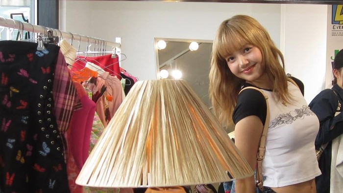 Tuai Pujian, Lisa BLACKPINK Preloved Koleksi Pribadi untuk Donasi ke Palestina
