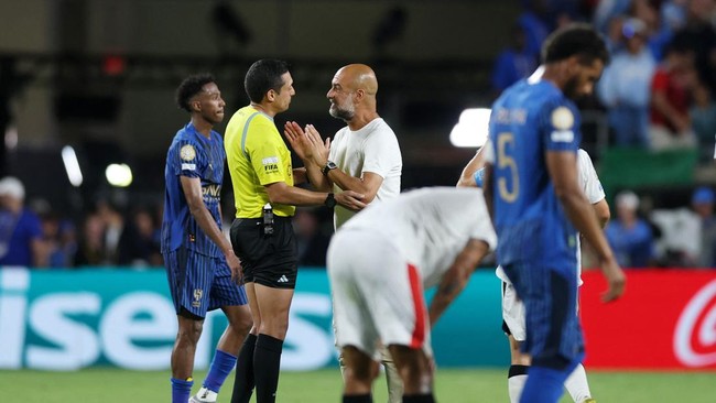 Pelatih Manchester City, Pep Guardiola sempat mengamuk ke wasit saat timnya ambruk lawan Al Hilal di babak 16 besar Piala Dunia Antarklub 2025.