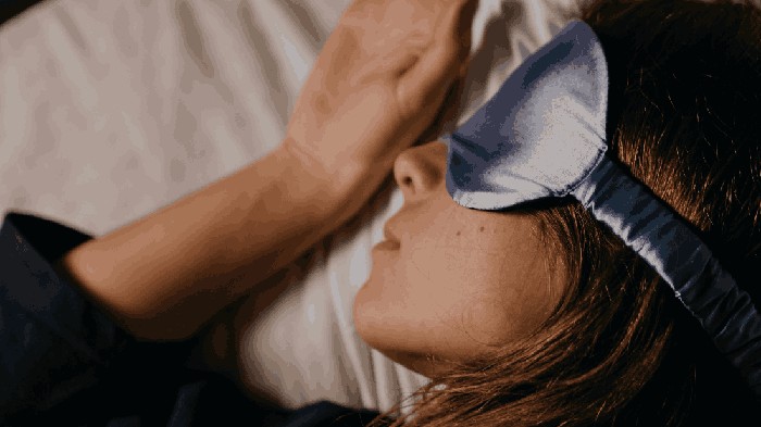 img-title 4 Manfaat Tersembunyi Pakai Penutup Mata saat Tidur