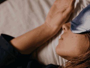 4 Manfaat Tersembunyi Pakai Penutup Mata saat Tidur