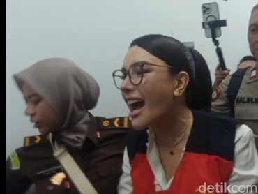 img-title Sidang Lawan Reza Gladys, Nikita Mirzani Sebut Dakwaan JPU Zalim