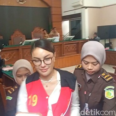 Dengan Suara Bergetar, Nikita Mirzani Ungkap Kerinduan ke Anak di Persidangan
