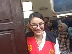 Nikita Mirzani dan Anak Bakal Bersaksi di Sidang Vadel Badjideh