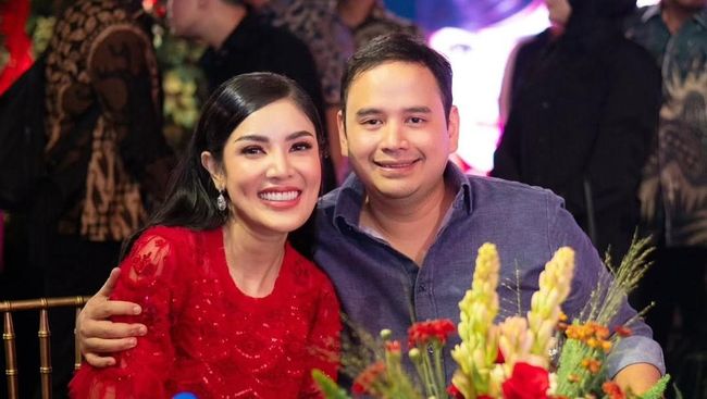 Nindy Ayunda Sudah Menikah dengan Dito Mahendra, Ini Potret Mesranya Rayakan Ultah Suami